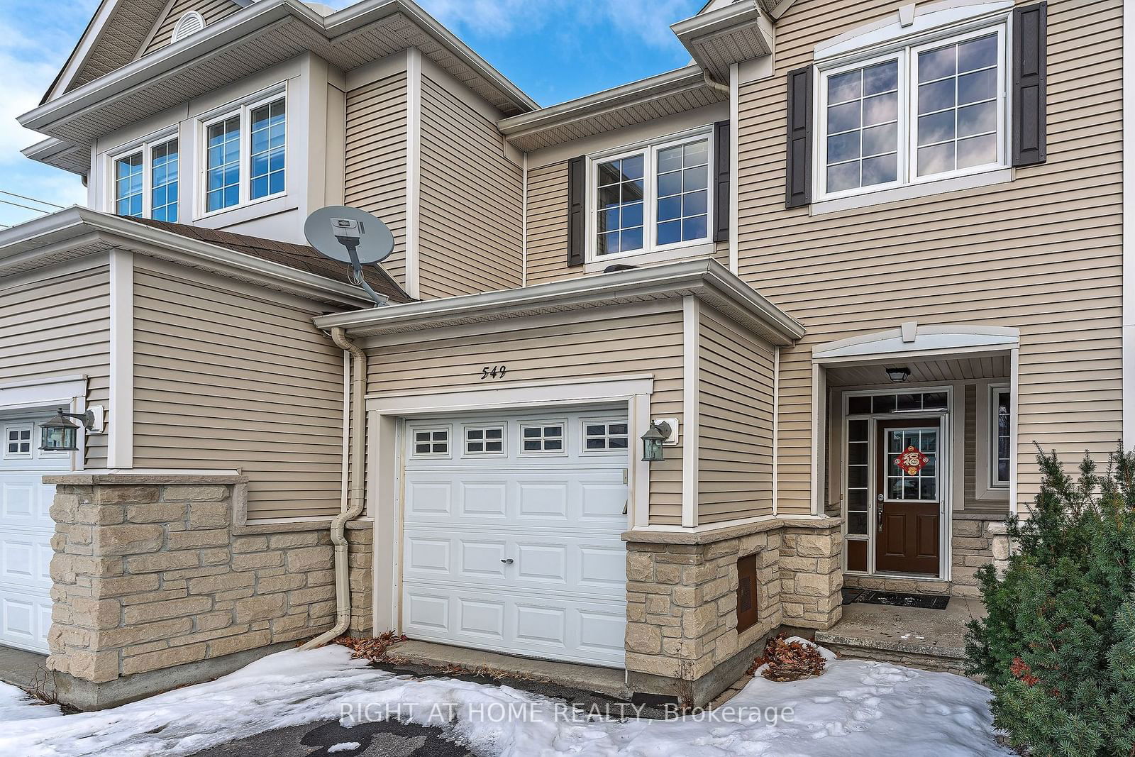 Townhouse leased at 549 Ashbourne Crescent, Barrhaven, 7708 - Barrhaven - Stonebridge, K2J 0P6 - MLS: X11892850