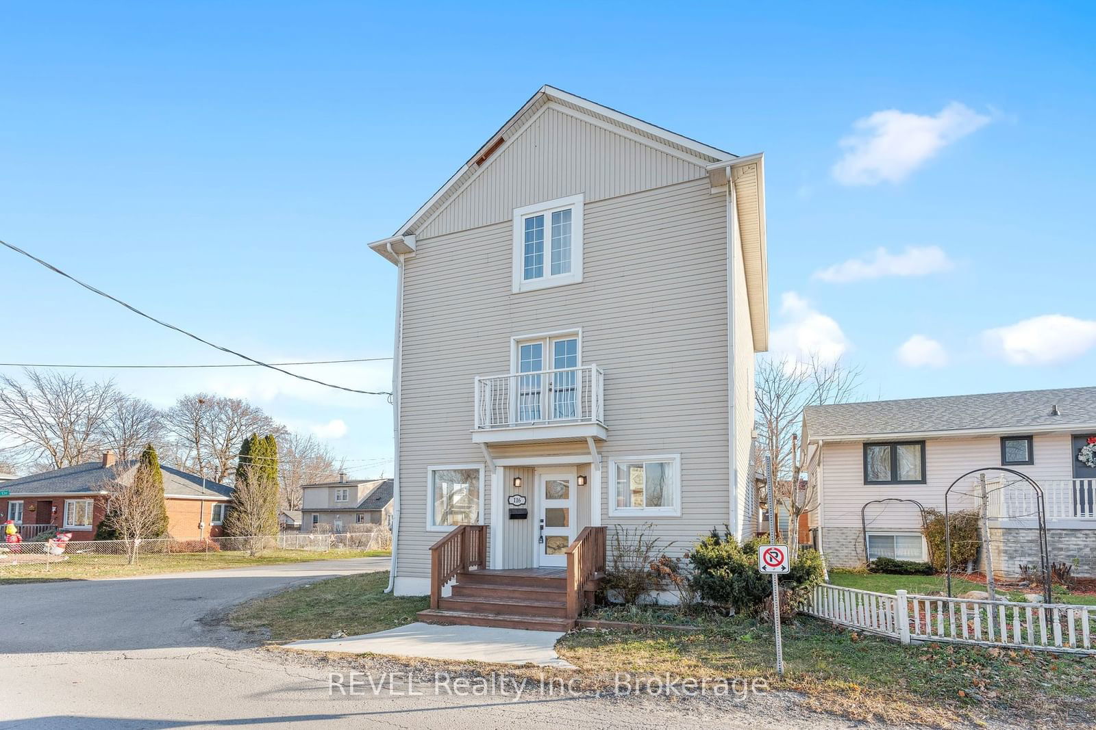 Detached House for sale at 116 Arthur Street, St. Catharines, 436 - Port Weller, L2M 1H7 - MLS: X11893002