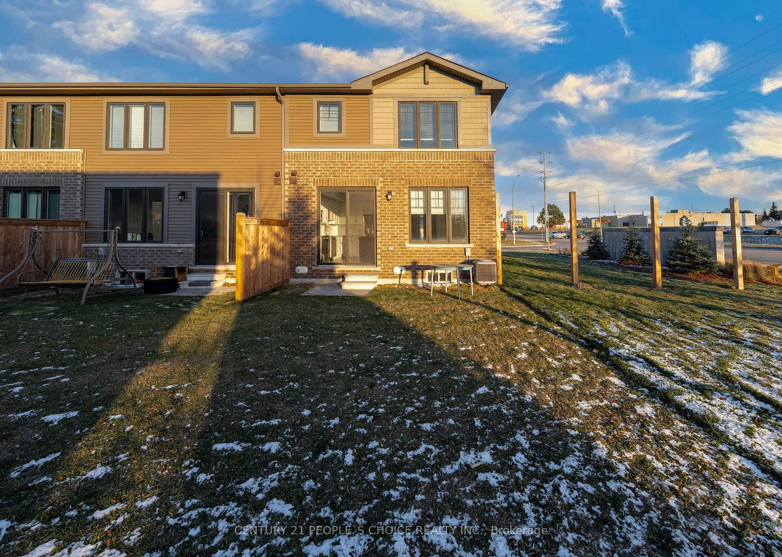 Listing Image 4