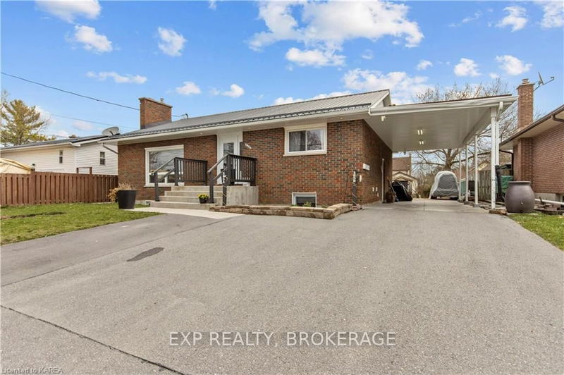 Unit A & B — 185 ELM St, Gananoque - 821 - Gananoque image-0-0