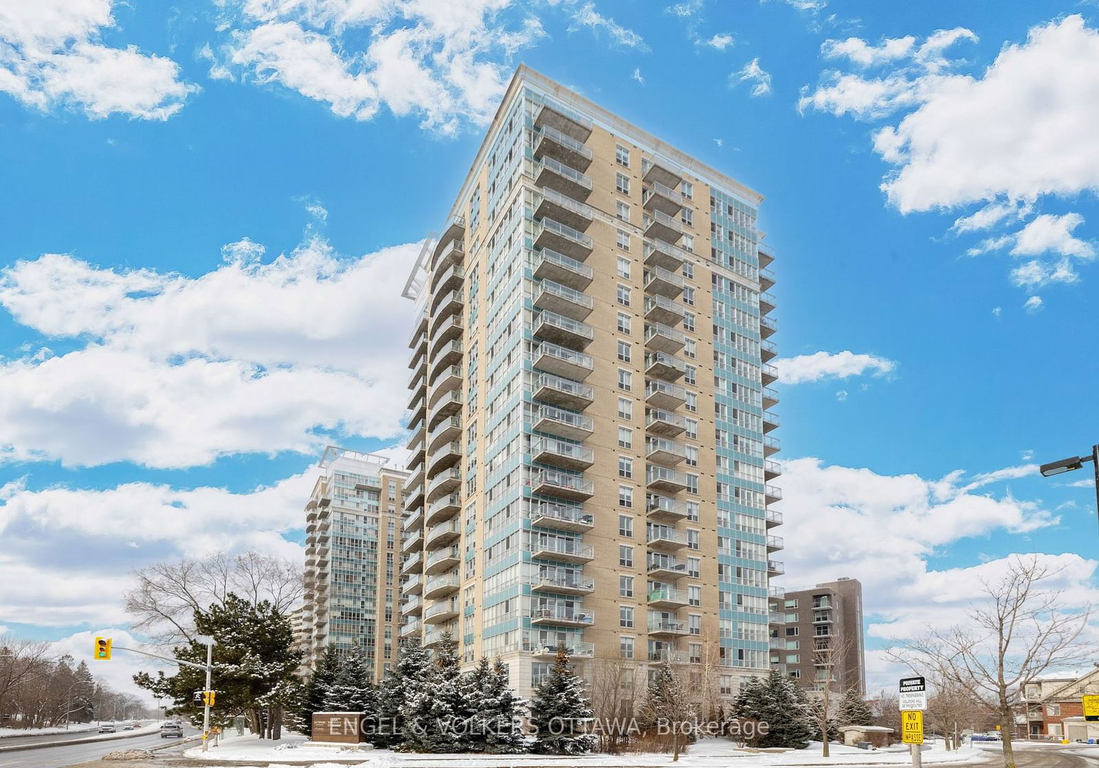 Condo sold at 1704-90 LANDRY Street, Vanier and Kingsview Park, 3402 - Vanier, K1L 0A9 - MLS: X11893810