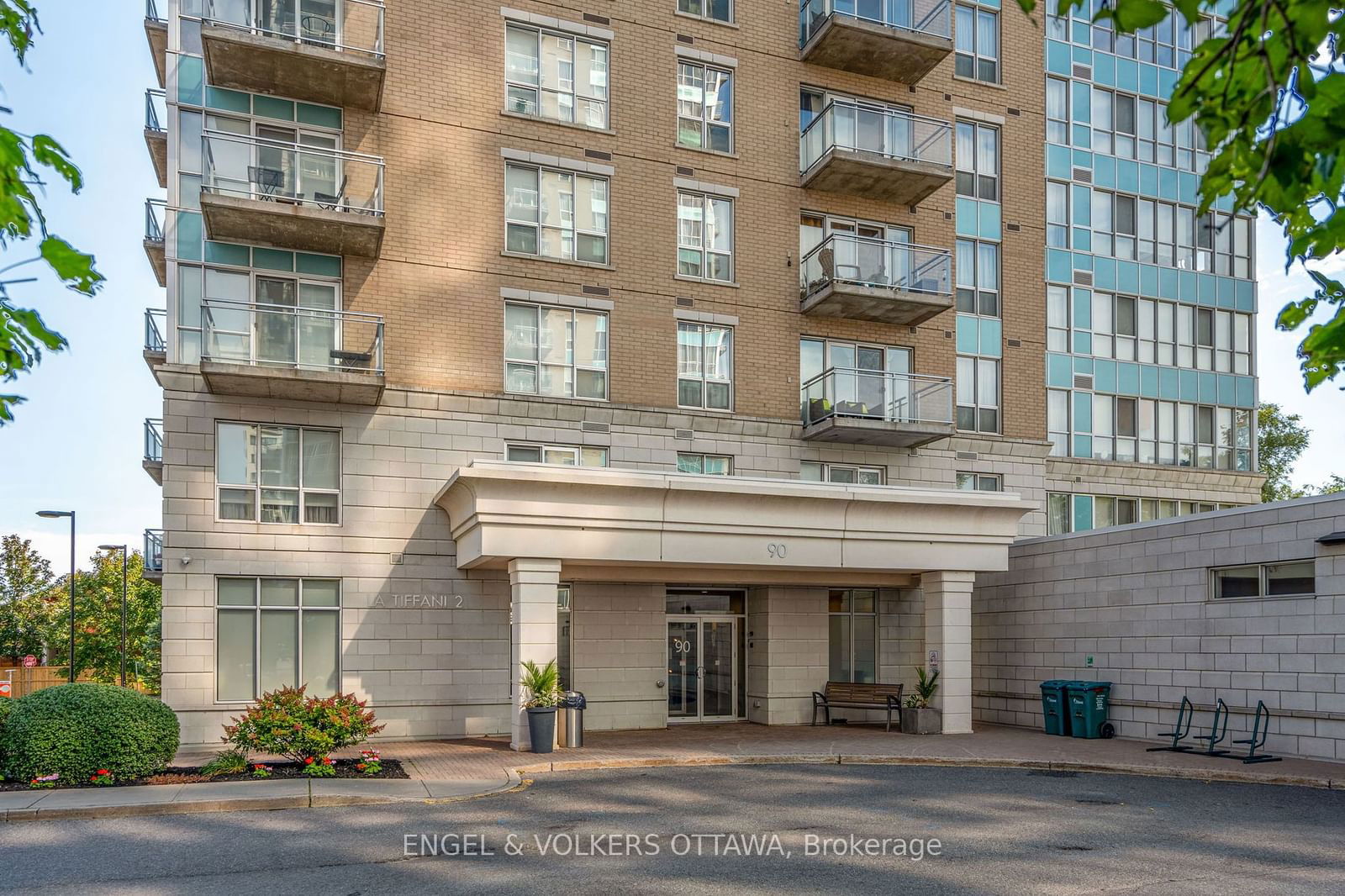 Condo sold at 1704-90 LANDRY Street, Vanier and Kingsview Park, 3402 - Vanier, K1L 0A9 - MLS: X11893810