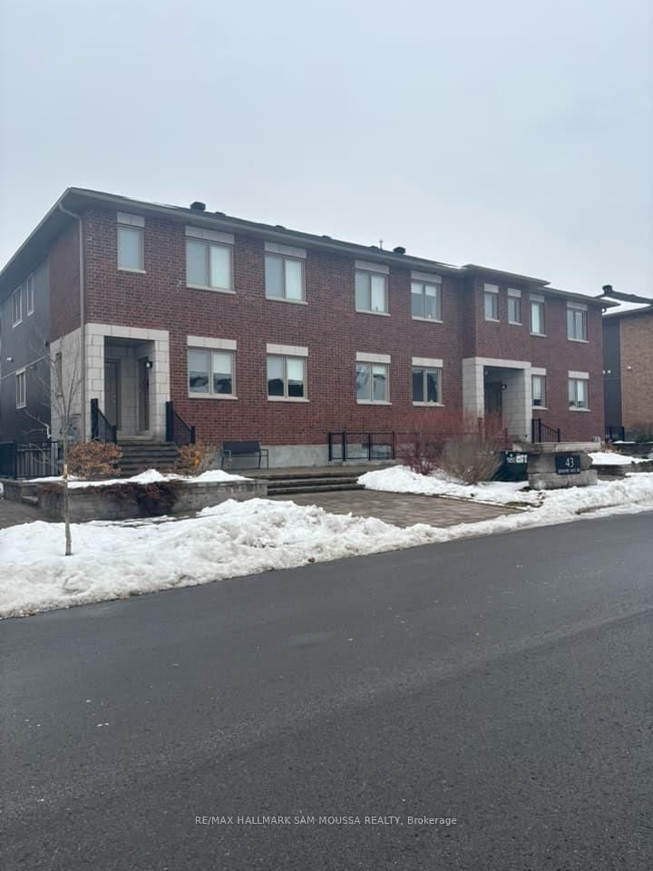 home for lease on 7-43 Senators Gate Drive