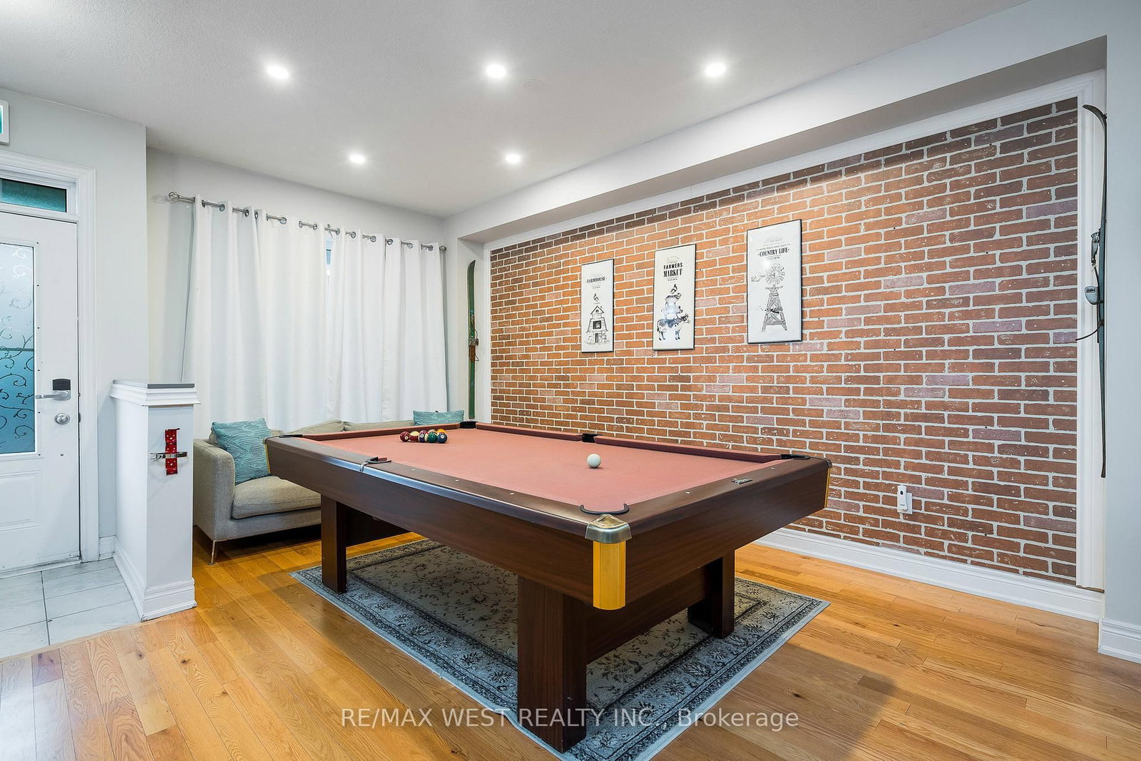 Listing Image 4