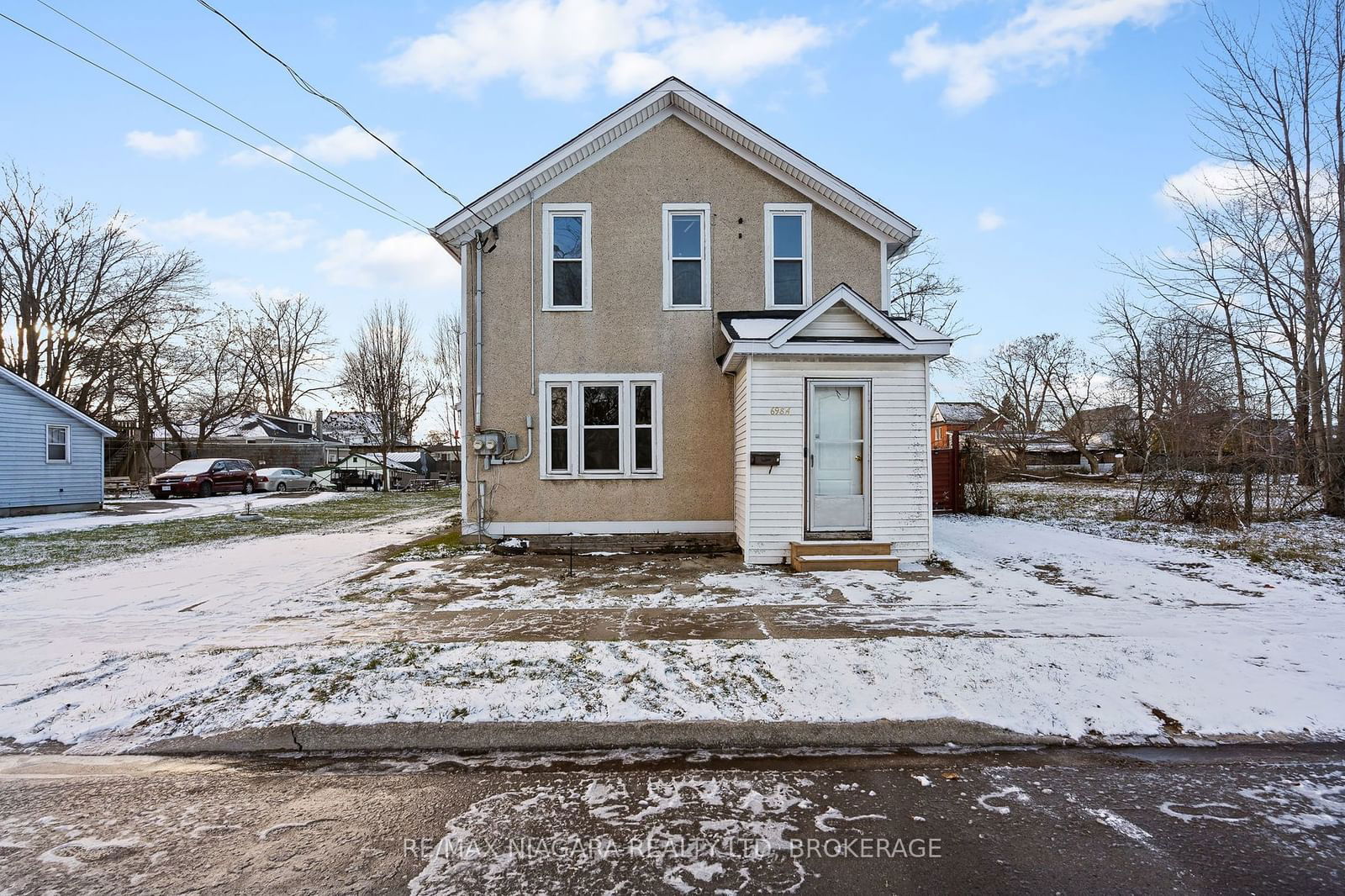 Semi-Detached House sold at 698 King Street, Port Colborne, L3K 4J2 - MLS: X11895402