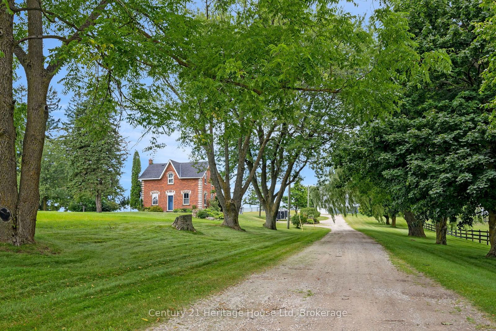 Building in 62013 Dufferin Road 3