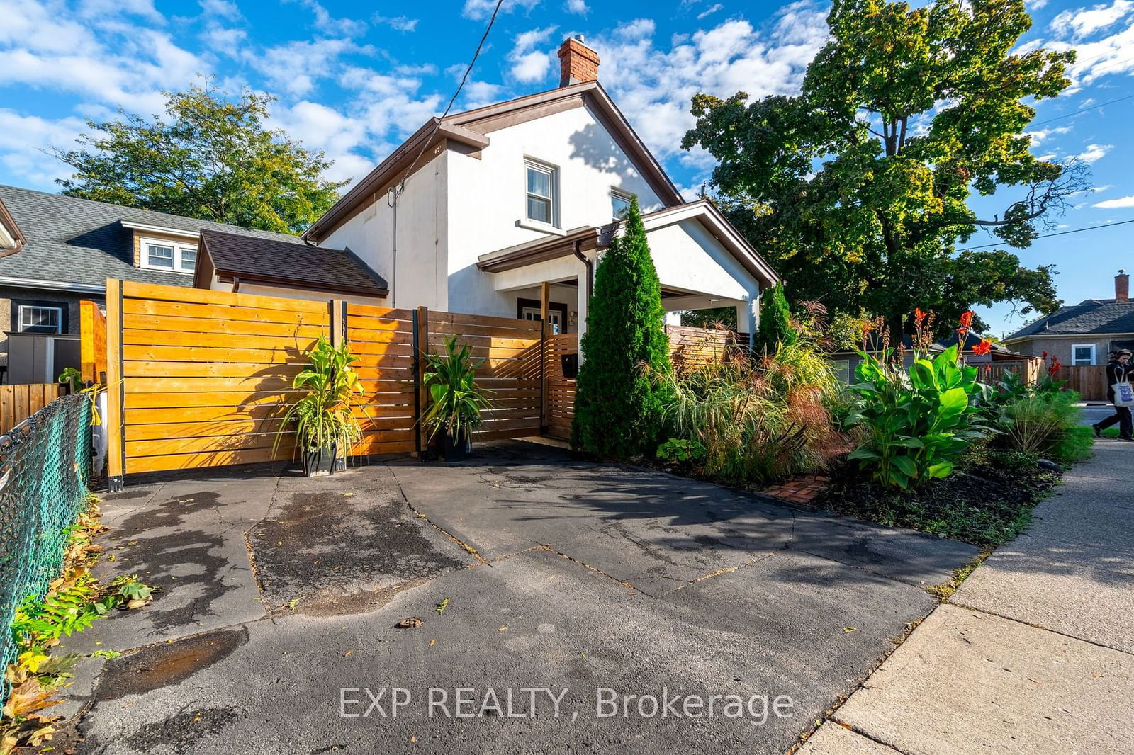 Detached House leased at 49 ELIZABETH Street, St. Catharines, 451 - Downtown, L2R 2L5 - MLS: X11895884