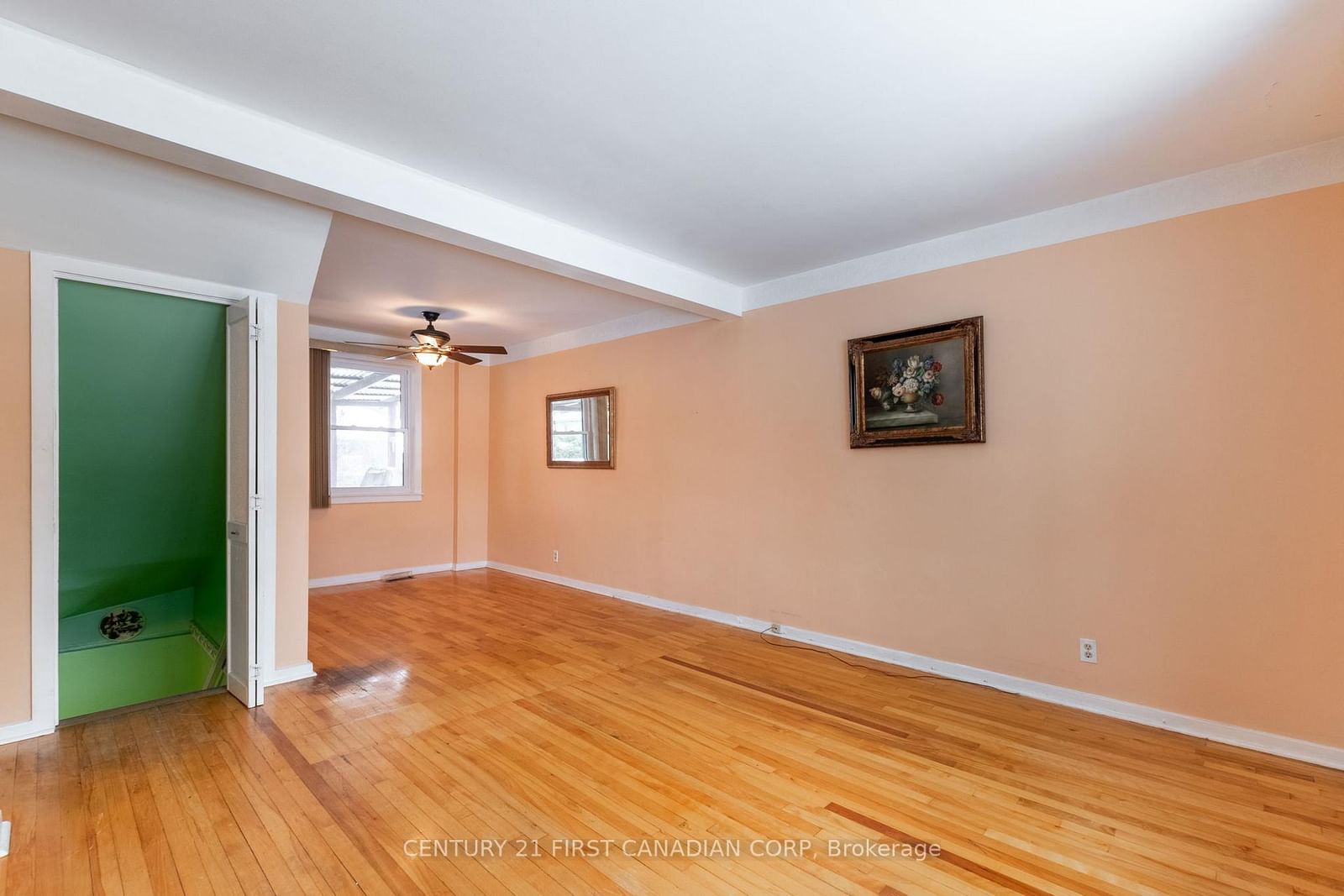 Listing Image 7