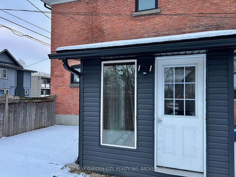 home for lease on 3-323 QUEENSTON Street