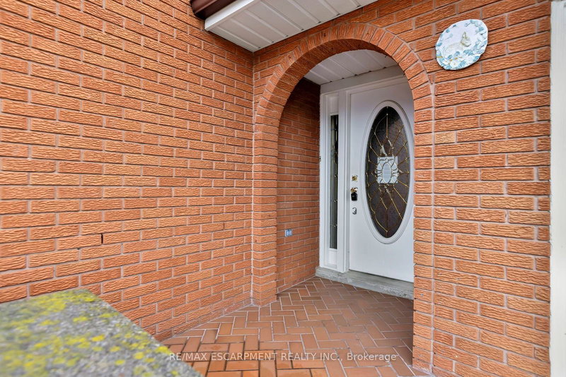 11 Marcella Cres, Hamilton, L8K 6E9 | Image 3