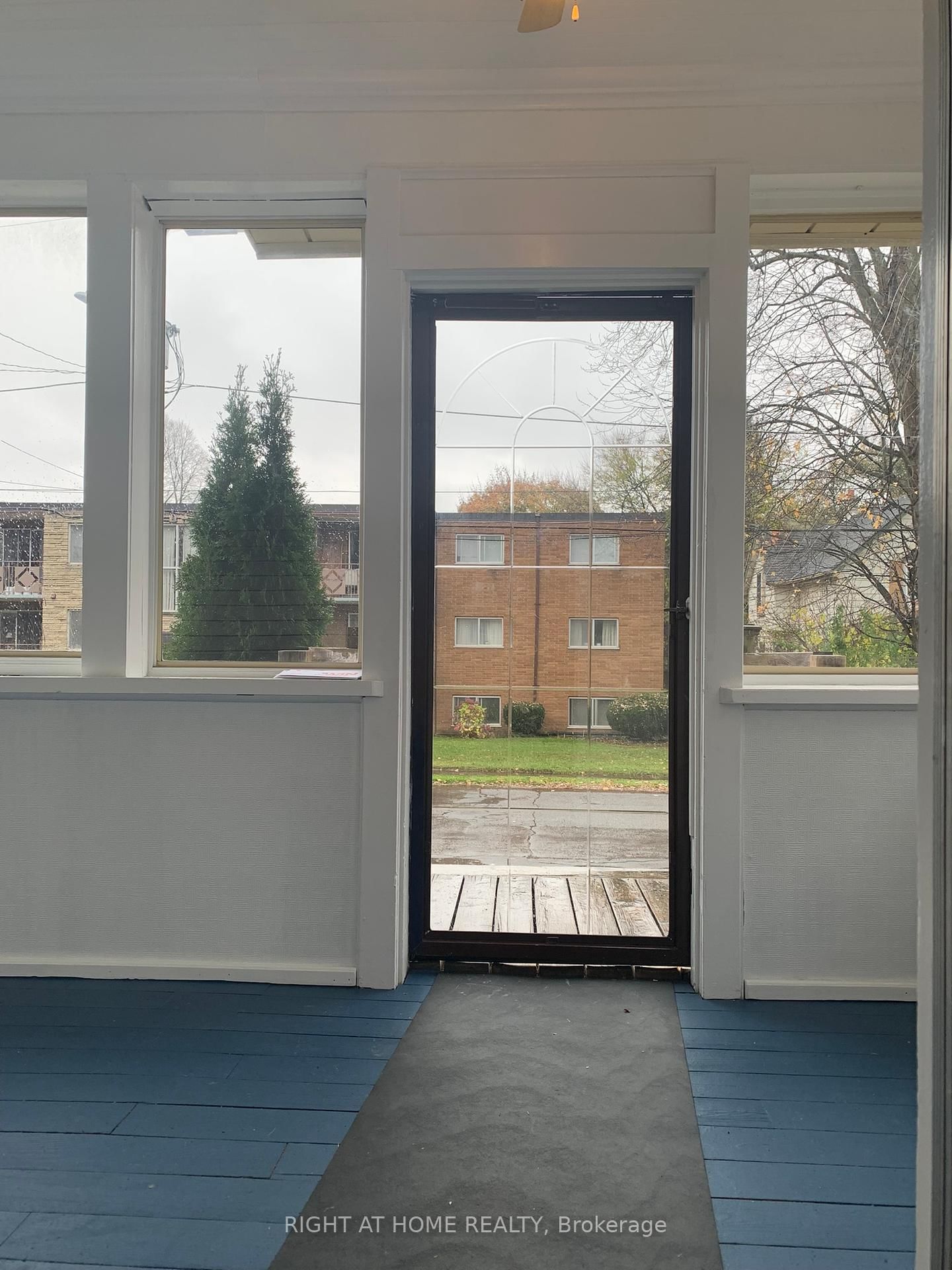 Detached House leased at 6319 Barker Street, Niagara Falls, 216 - Dorchester, L2G 1Y6 - MLS: X11897606