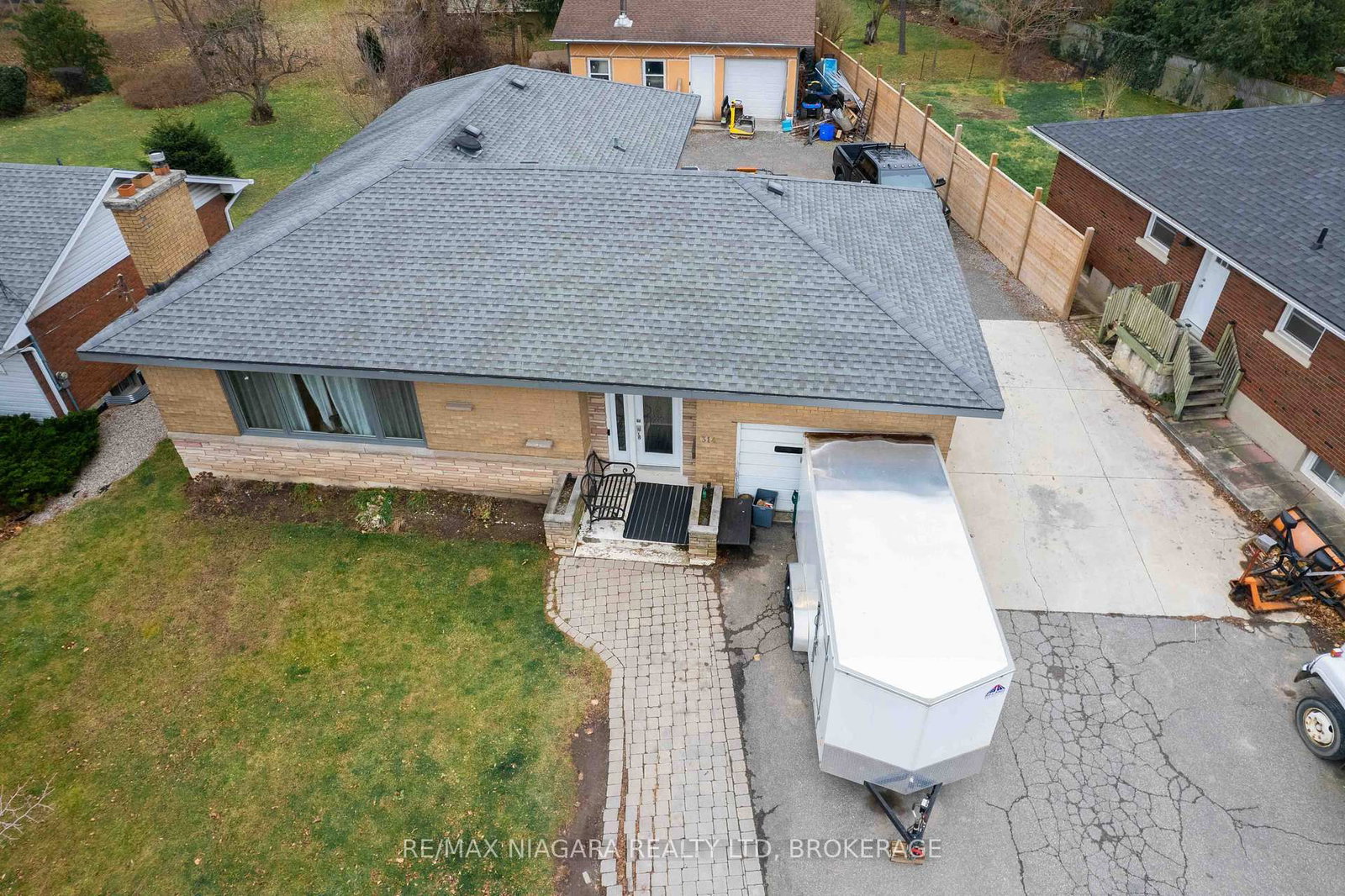 Listing Image 5