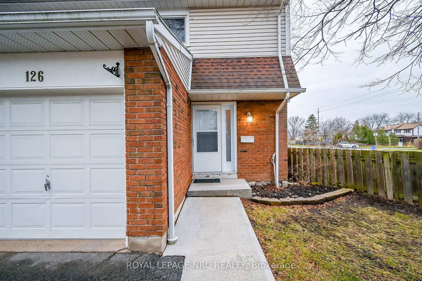 Townhouse sold at 126-286 Cushman Road, St. Catharines, Carlton/Bunting, L2M 6Z2 - MLS: X11897856