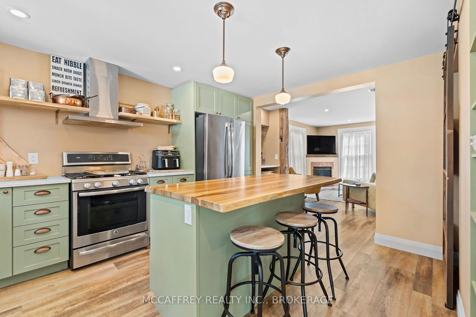 Listing Image 7