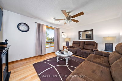 16 Harbourview Cres, Prince Edward County - Wellington image-0-4