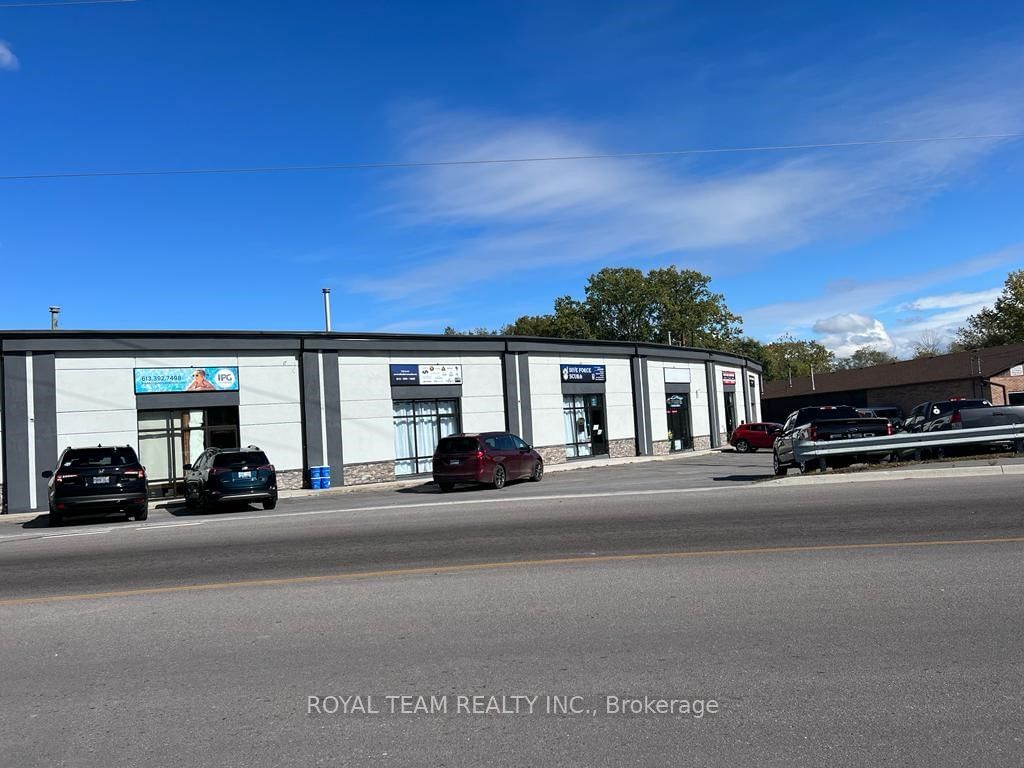 Building in 71-85 Dufferin Avenue