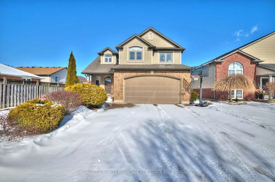 Detached House for sale at 8391 Mullen Court, Niagara Falls, 213 - Ascot, L2H 3M8 - MLS: X11898399