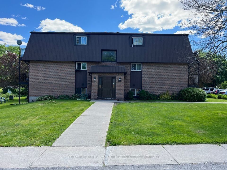 Building at 23 Downes Avenue, Prince Edward County, Picton