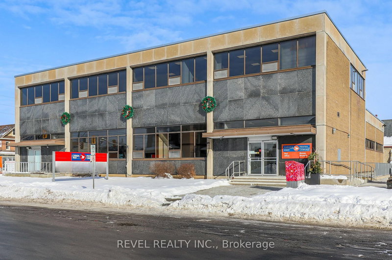 Upper 3 - 34 Cambridge St S, Kawartha Lakes, K9V 3B8 | Image 2