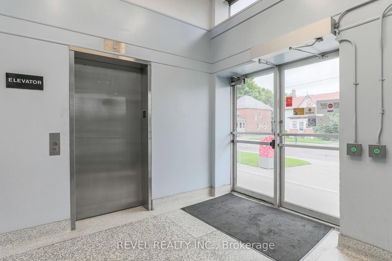 Upper 3 - 34 Cambridge St S, Kawartha Lakes, K9V 3B8 | Image 3