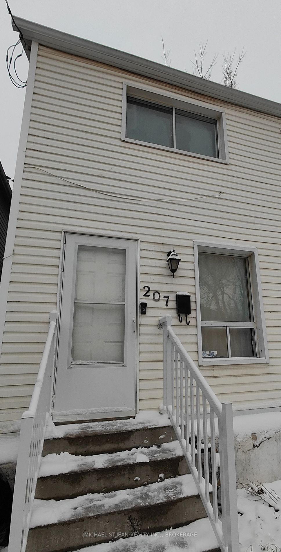 Building at 207 Caroline Street, Hamilton, Strathcona