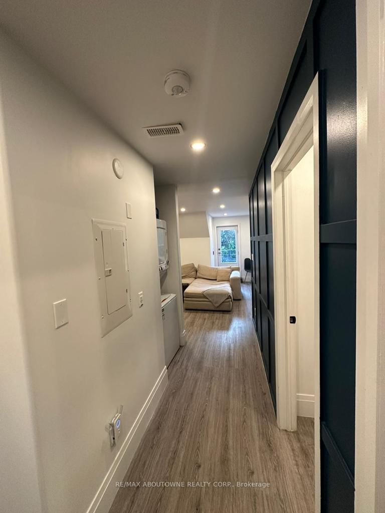 home for lease on 301-66 Wellington Street S