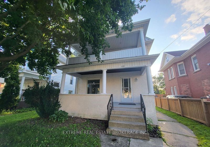 Semi-Detached House leased at Upper-221 Hellems Avenue, Welland, 768 - Welland Downtown, L3B 3B6 - MLS: X11900207