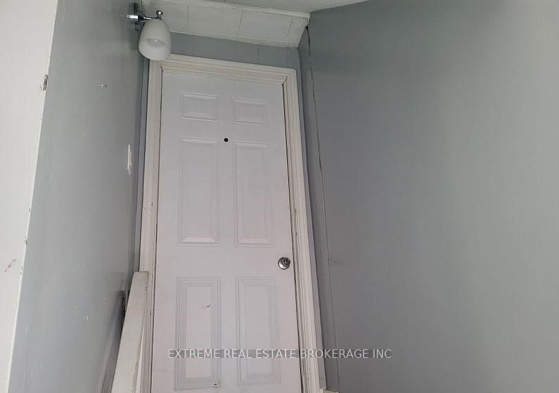 Upper - 221 Hellems Ave, Welland, L3B 3B6 | Image 3