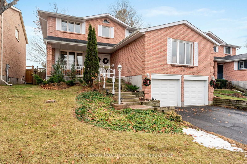 home for sale on 871 Crestwood Avenue