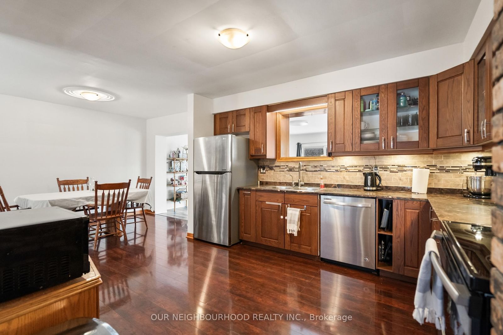Listing Image 9