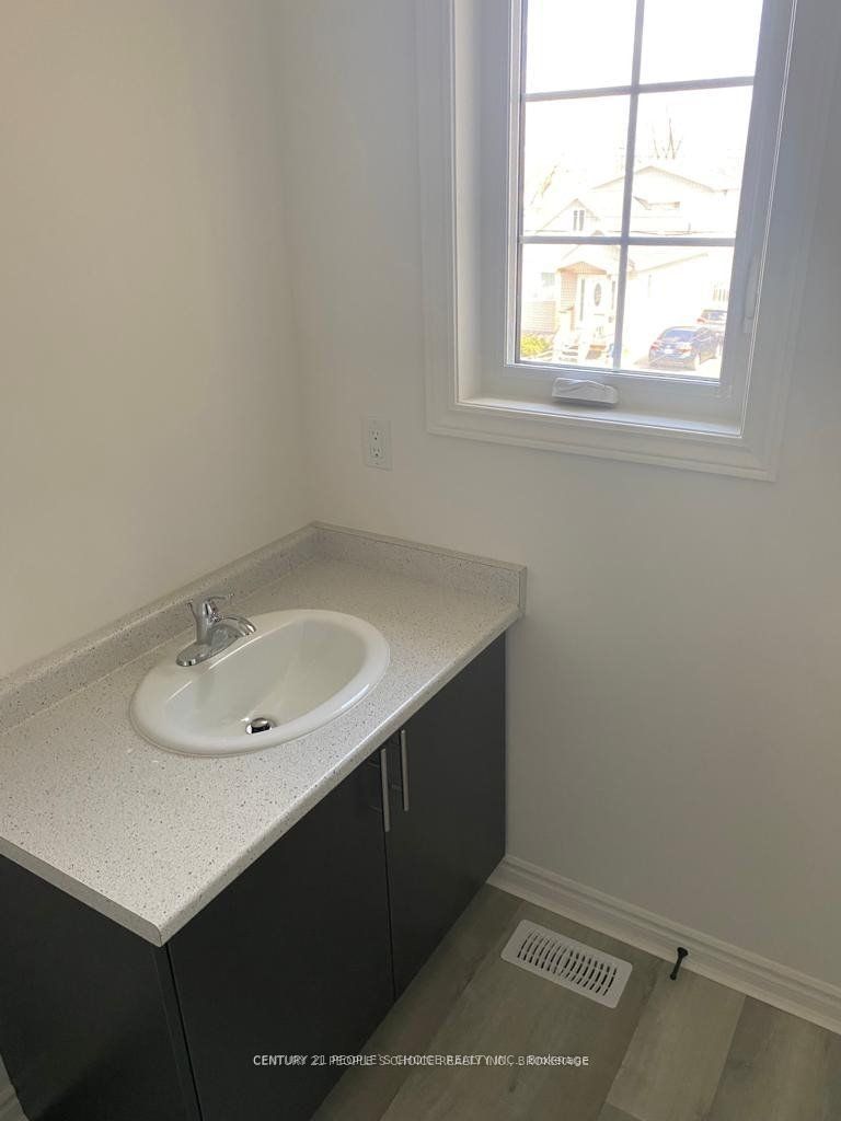 162 Glow Ave, Hamilton, L8H 3W2 | Image 3