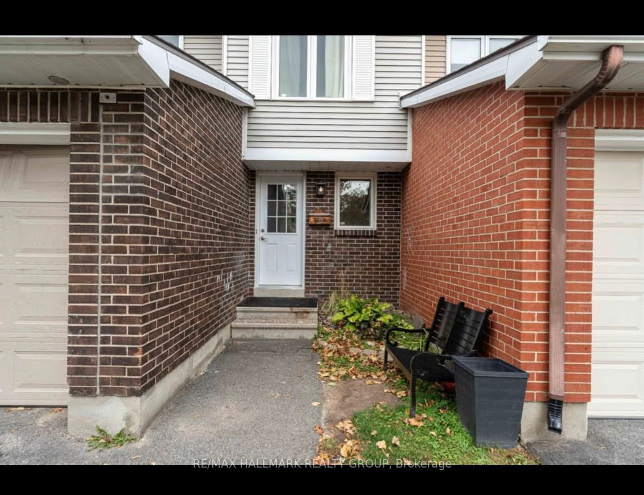 Townhouse for sale at 30B Castlebrook Lane, South of Baseline to Knoxdale, 7607 - Centrepointe, K2G 5G5 - MLS: X11901352