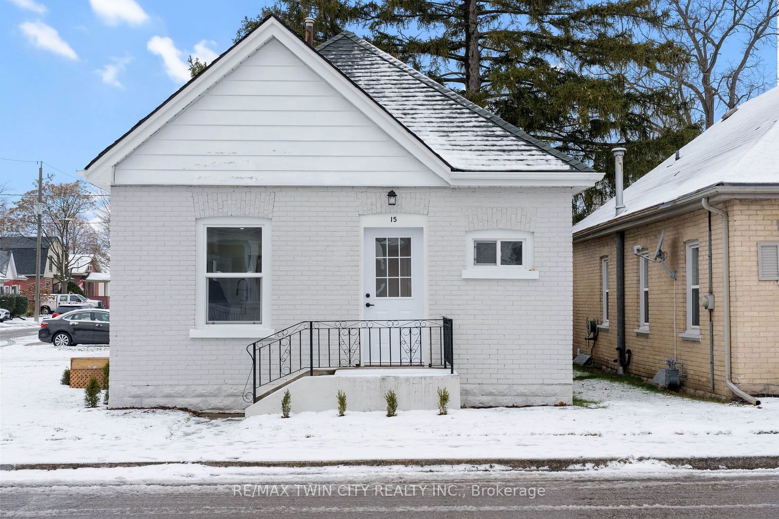 Detached House sold at 15 Gordon Street, Brantford, N3S 2M7 - MLS: X11901599