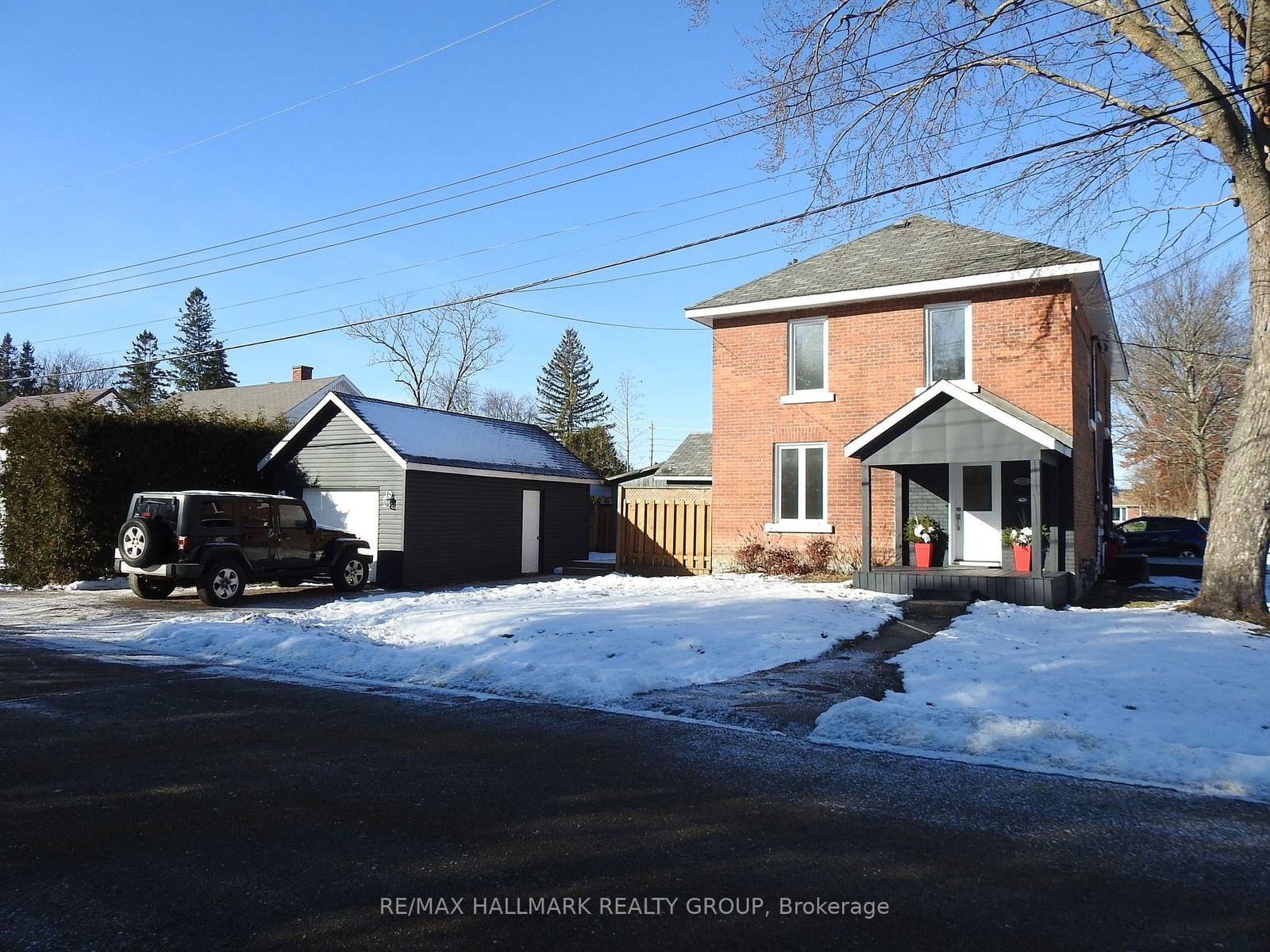 Semi-Detached House sold at 322 SECOND Avenue, Pembroke, 530 - Pembroke, K8A 5E9 - MLS: X11902186