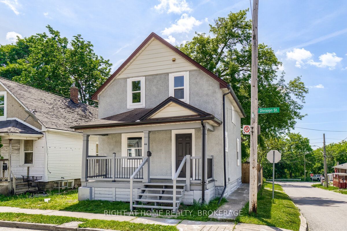 Building at 44 Division Street, St. Catharines, 450 - E. Chester