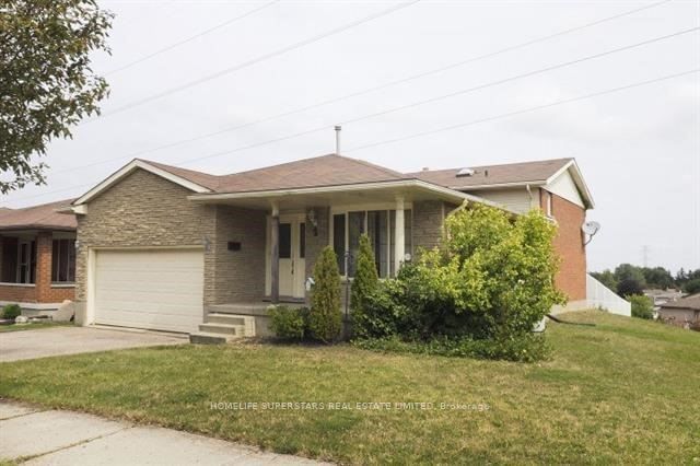 home for lease on 2 Hoddle Crescent