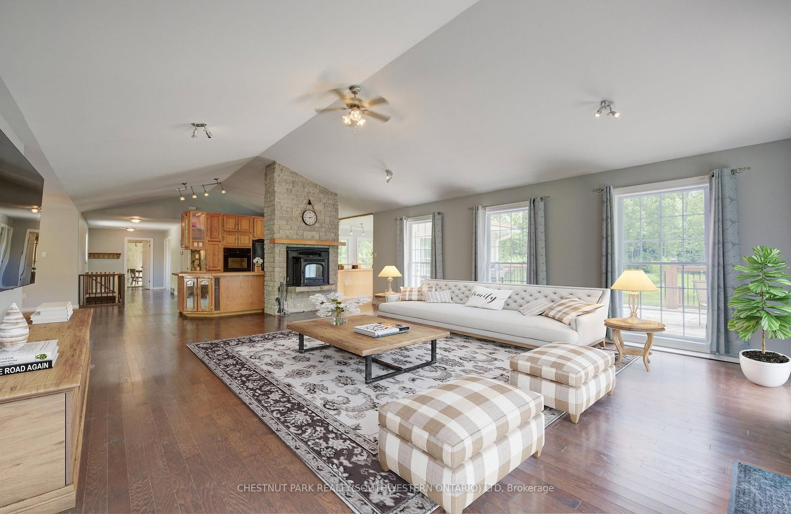 Listing Image 7