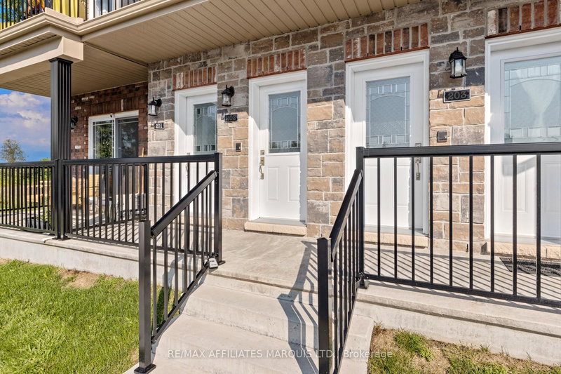 205 - 229 WATER St E, Cornwall, K6H 1A2 | Image 3