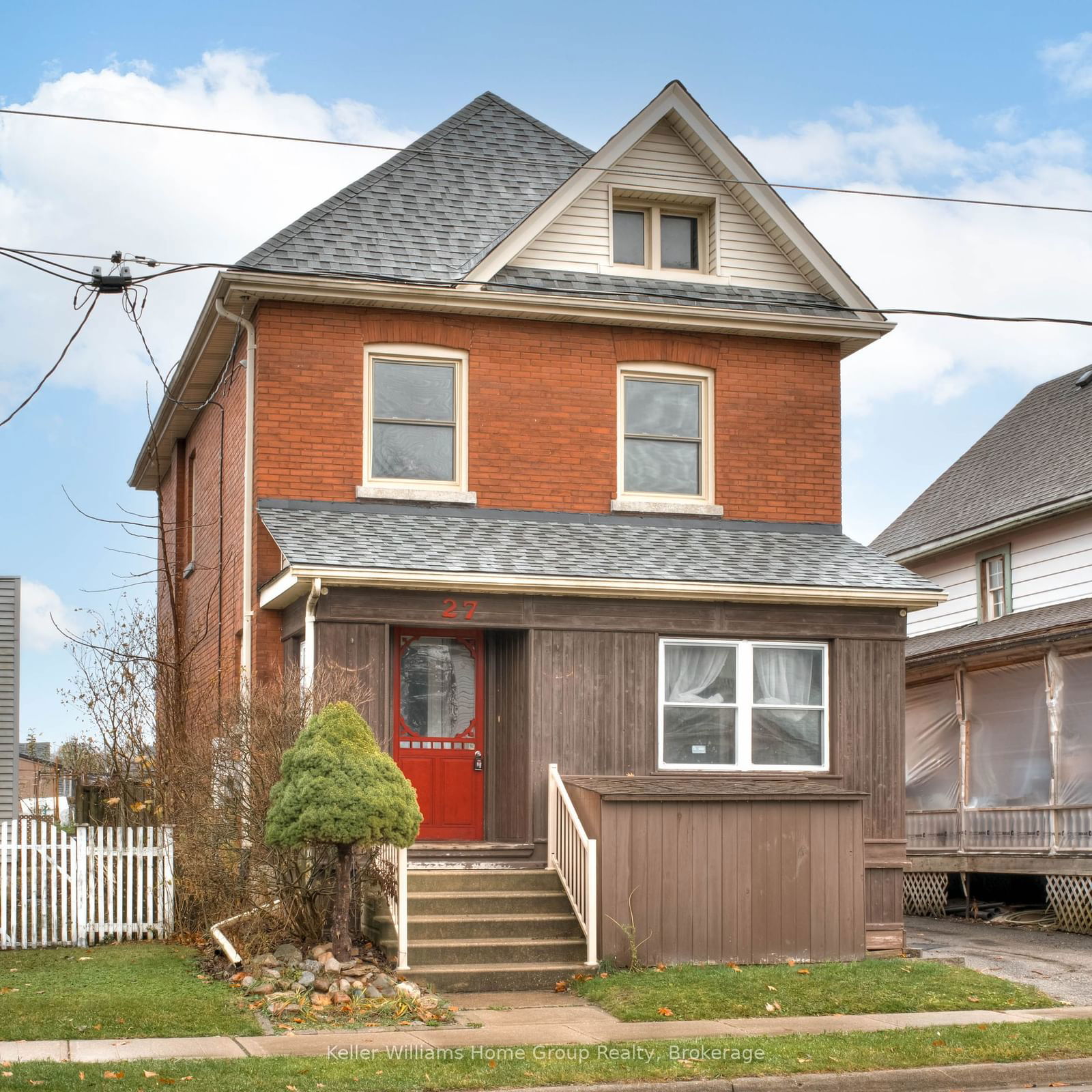 Detached House for sale at 27 Hiawatha Street, St. Thomas, NW, N5P 2T1 - MLS: X11905648