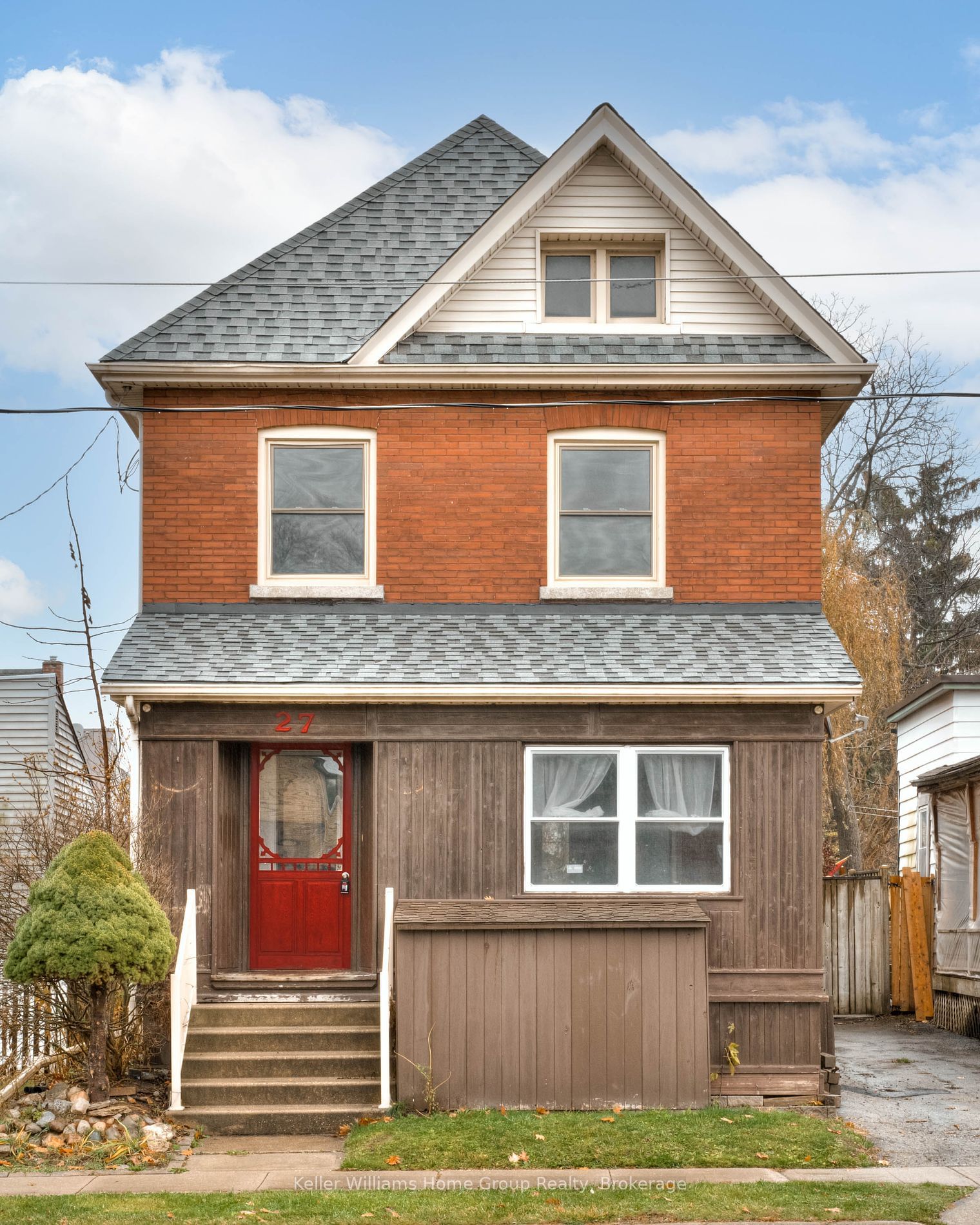 Detached House for sale at 27 Hiawatha Street, St. Thomas, NW, N5P 2T1 - MLS: X11905648