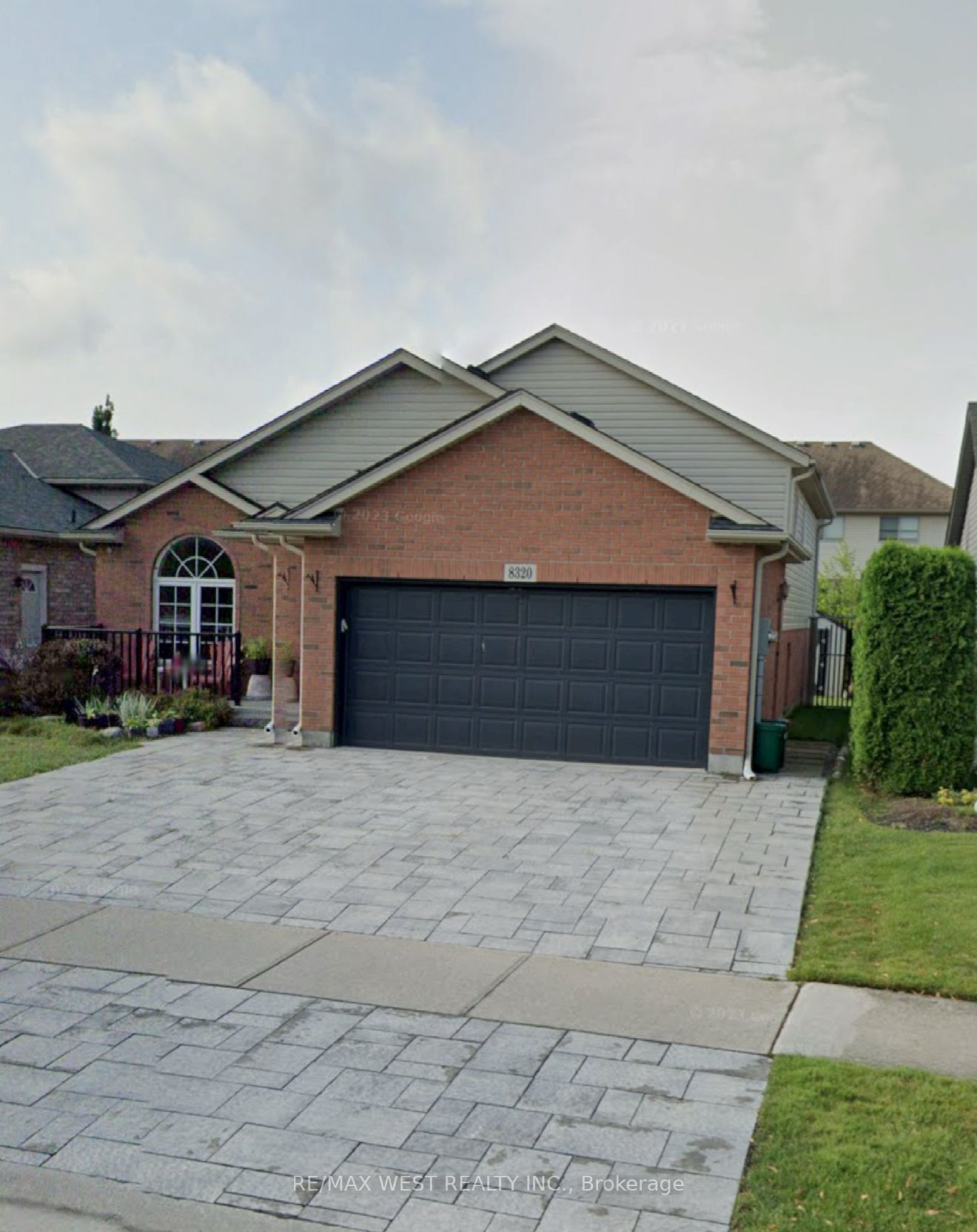 Building at 8320 Feren Drive, Niagara Falls, 213 - Ascot