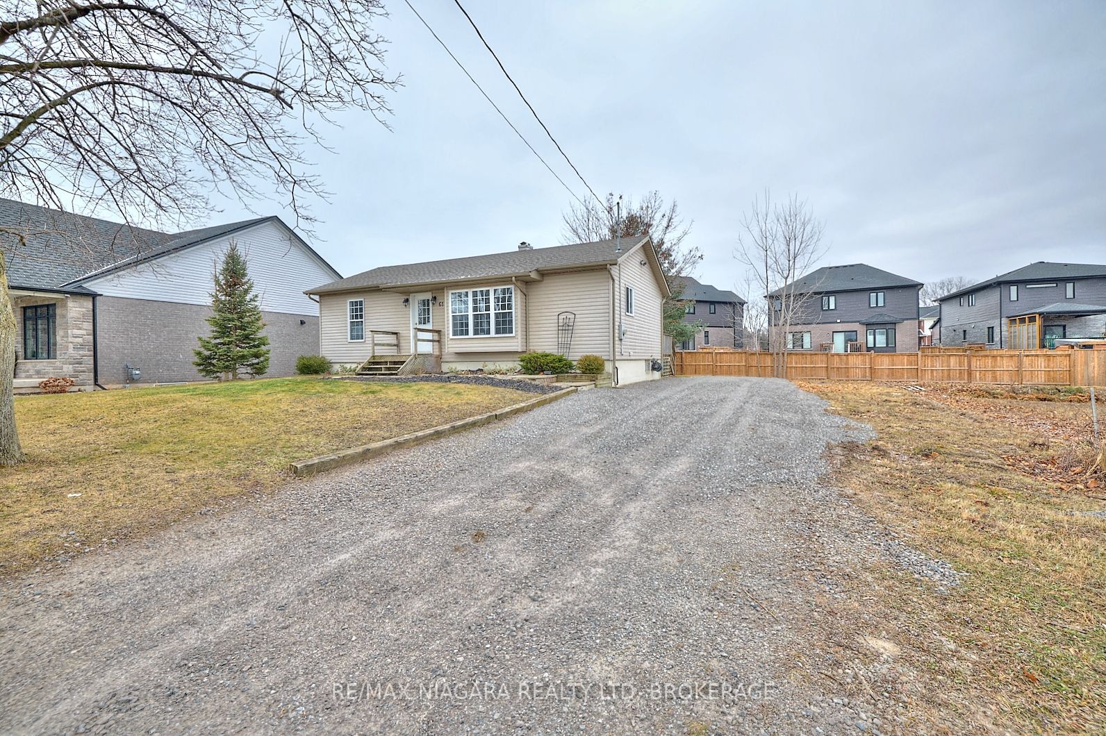 Detached House for sale at 61 Prospect Point Road, Fort Erie, 335 - Ridgeway, L0S 1N0 - MLS: X11907174