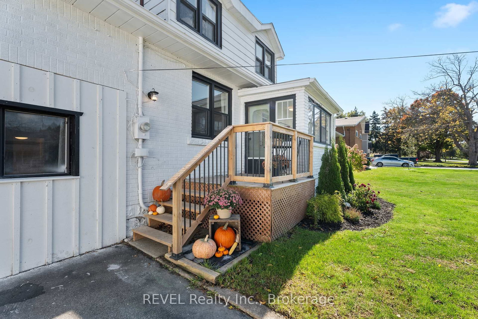 Listing Image 4