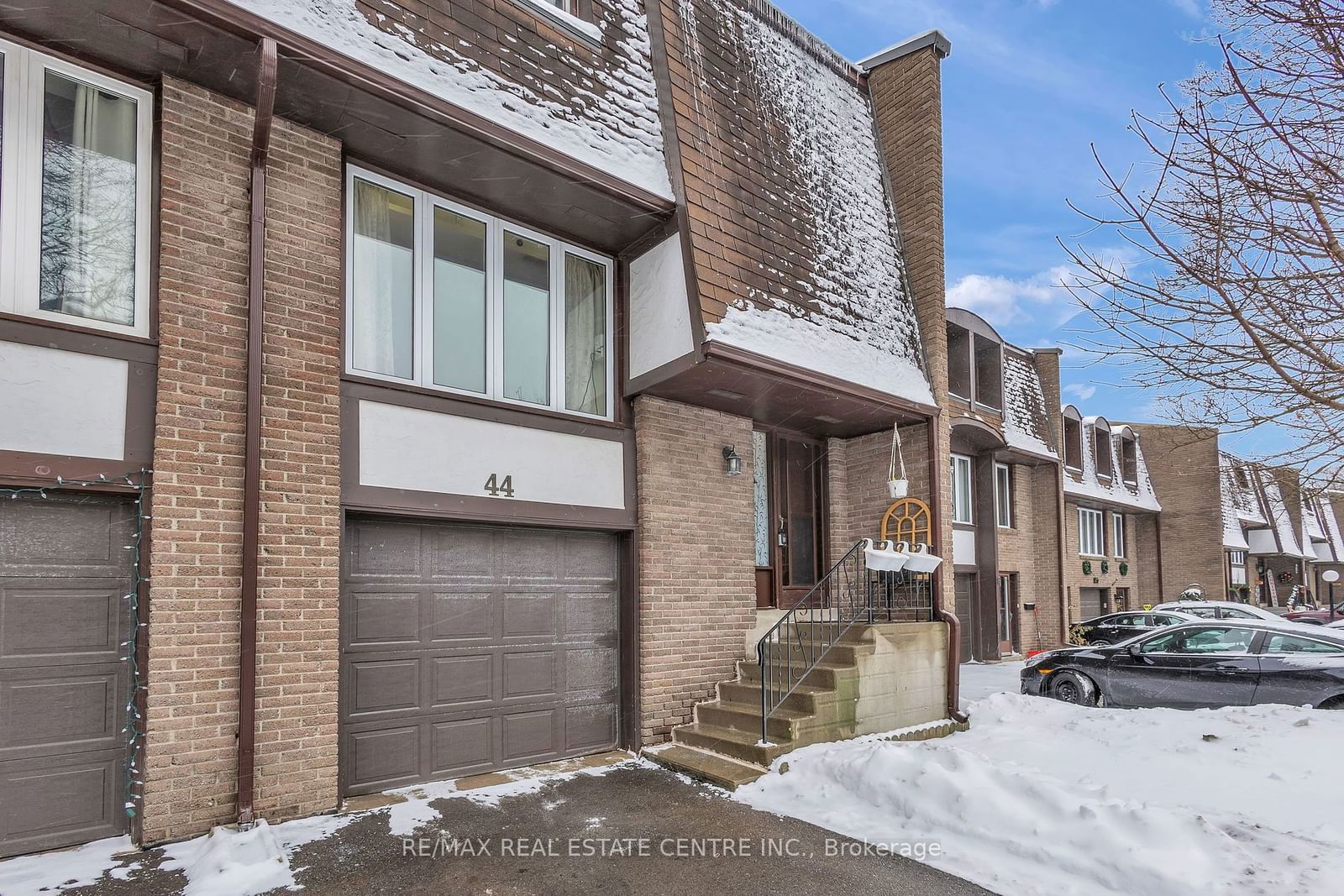 Townhouse sold at 44-46 Cedarwoods Crescent, Kitchener, N2C 2L7 - MLS: X11908016