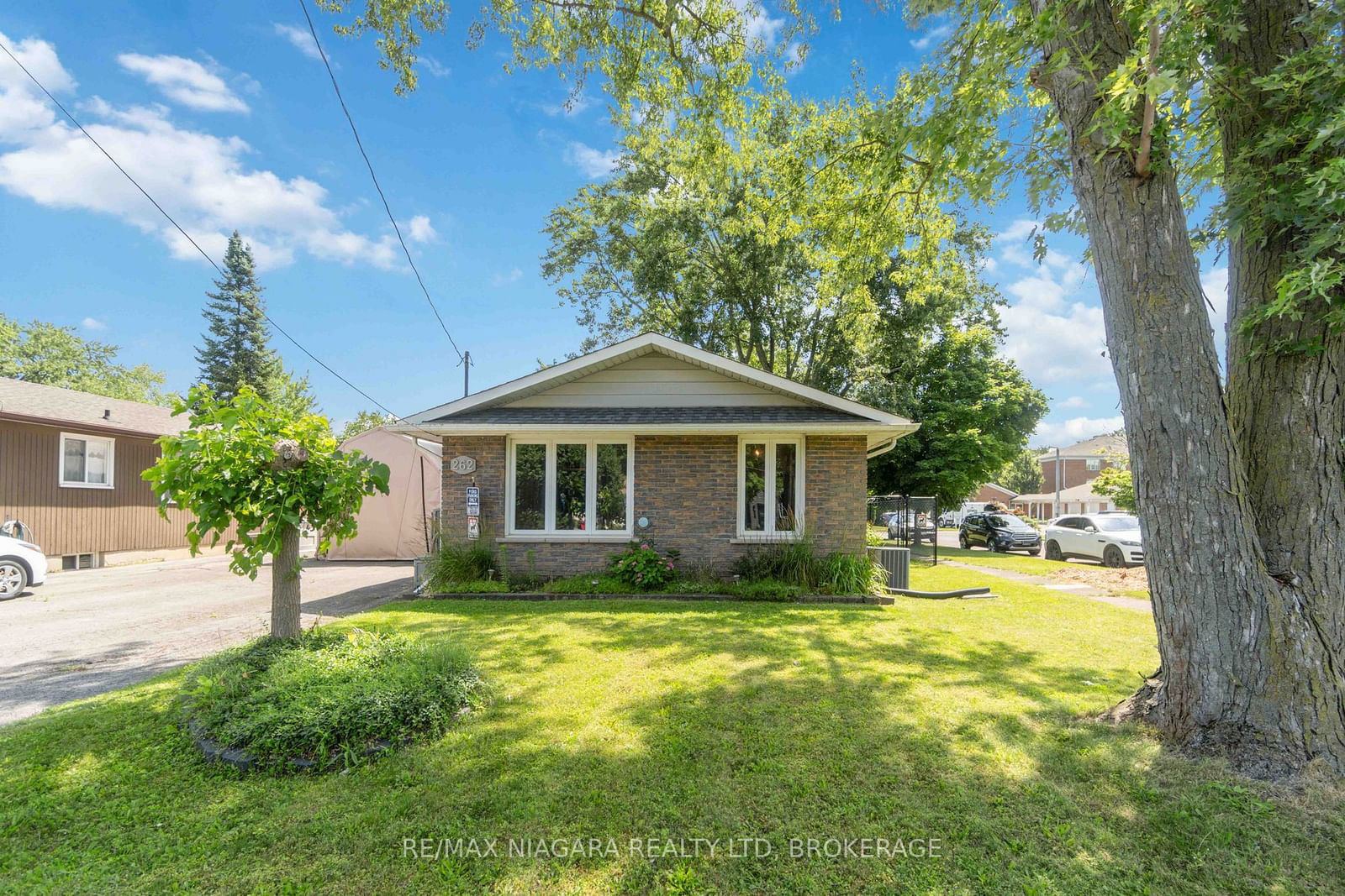 Detached House for sale at 262 First Avenue, Welland, 767 - N. Welland, L3C 1Y8 - MLS: X11908235