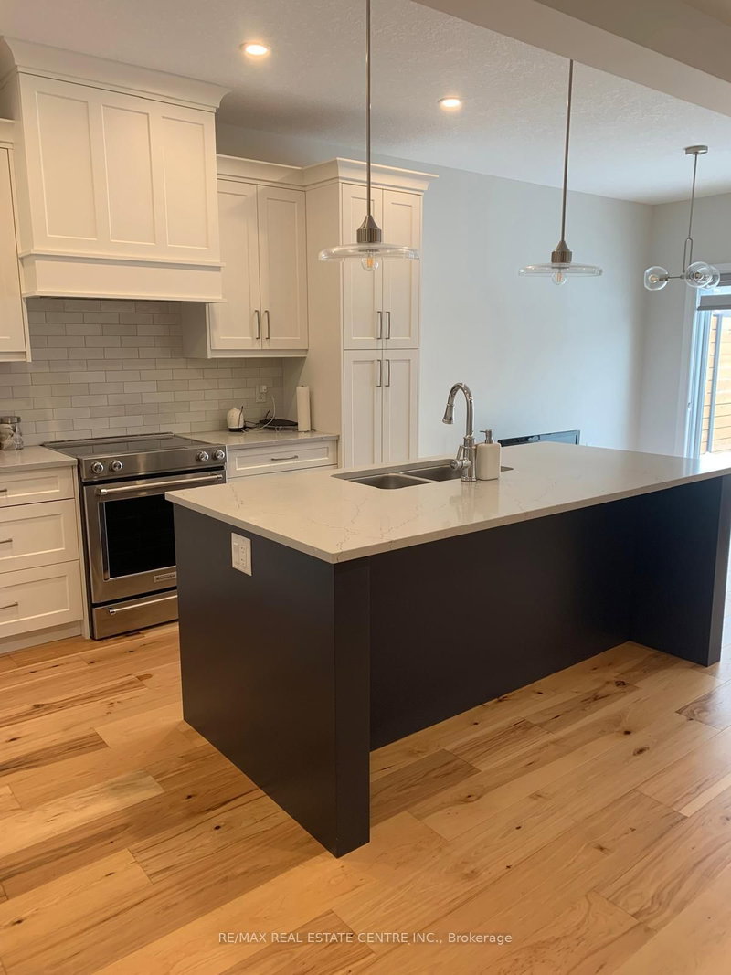 36 Walker Rd, Ingersoll, N5C 4H3 | Image 2