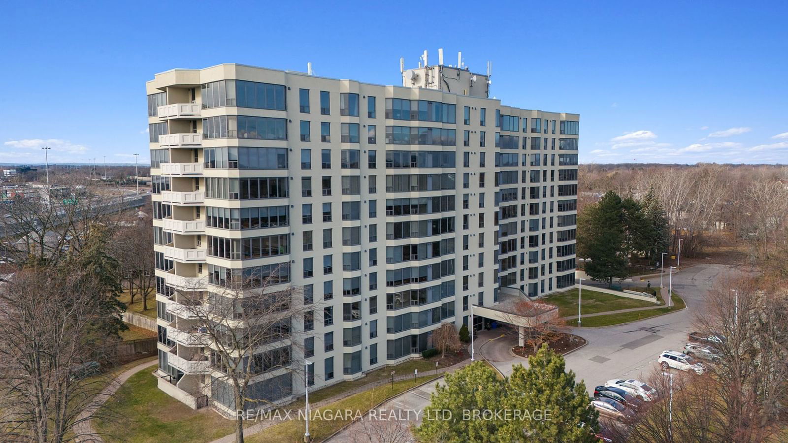 Condo for sale at 1006-81 Scott Street, St. Catharines, L2N 7L5 - MLS: X11909037