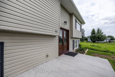 23 Bayview Dr, Greater Napanee -  image-0-2