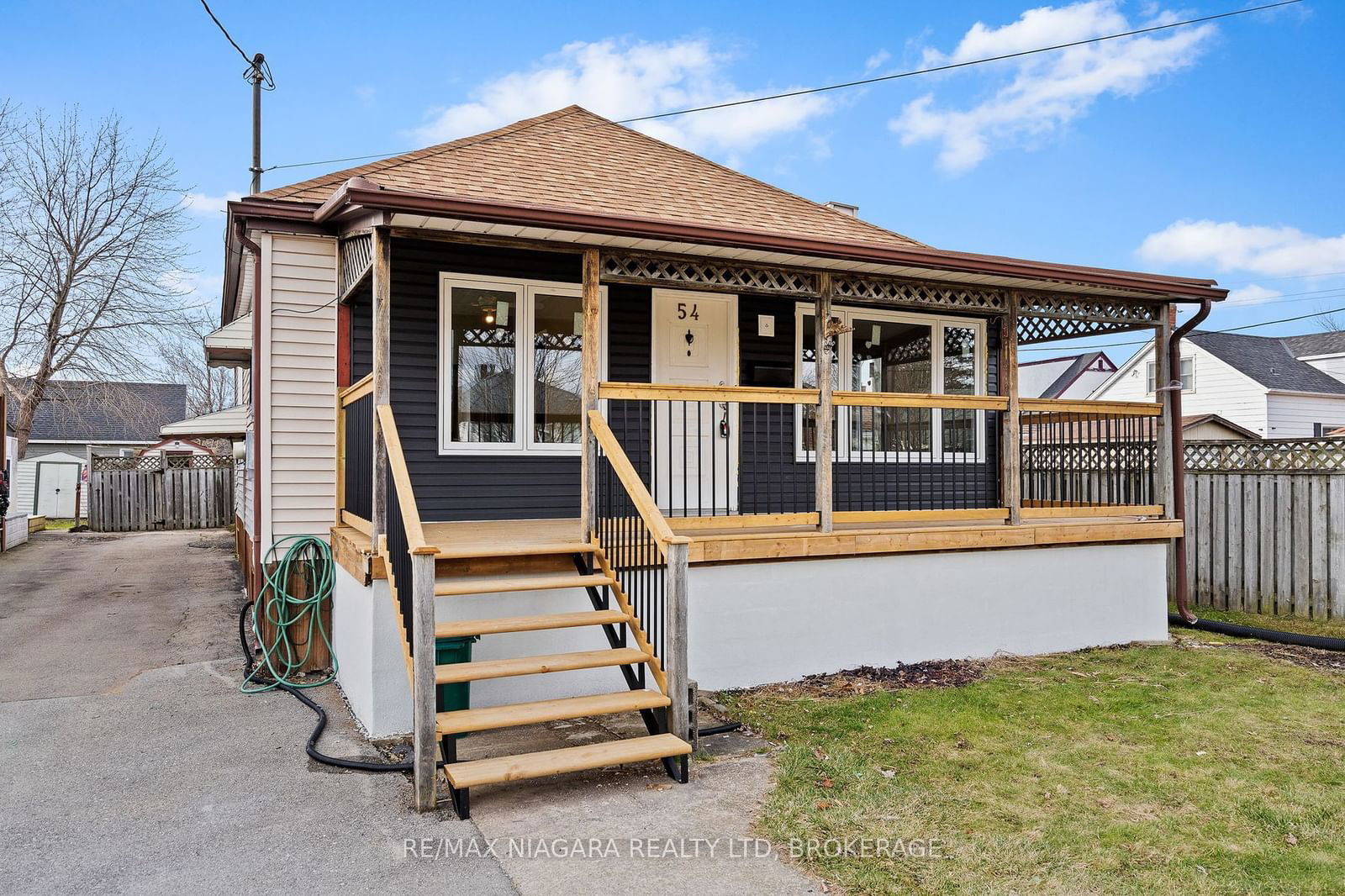 Detached House sold at 54 Elizabeth Street, Port Colborne, L3K 2B5 - MLS: X11909609