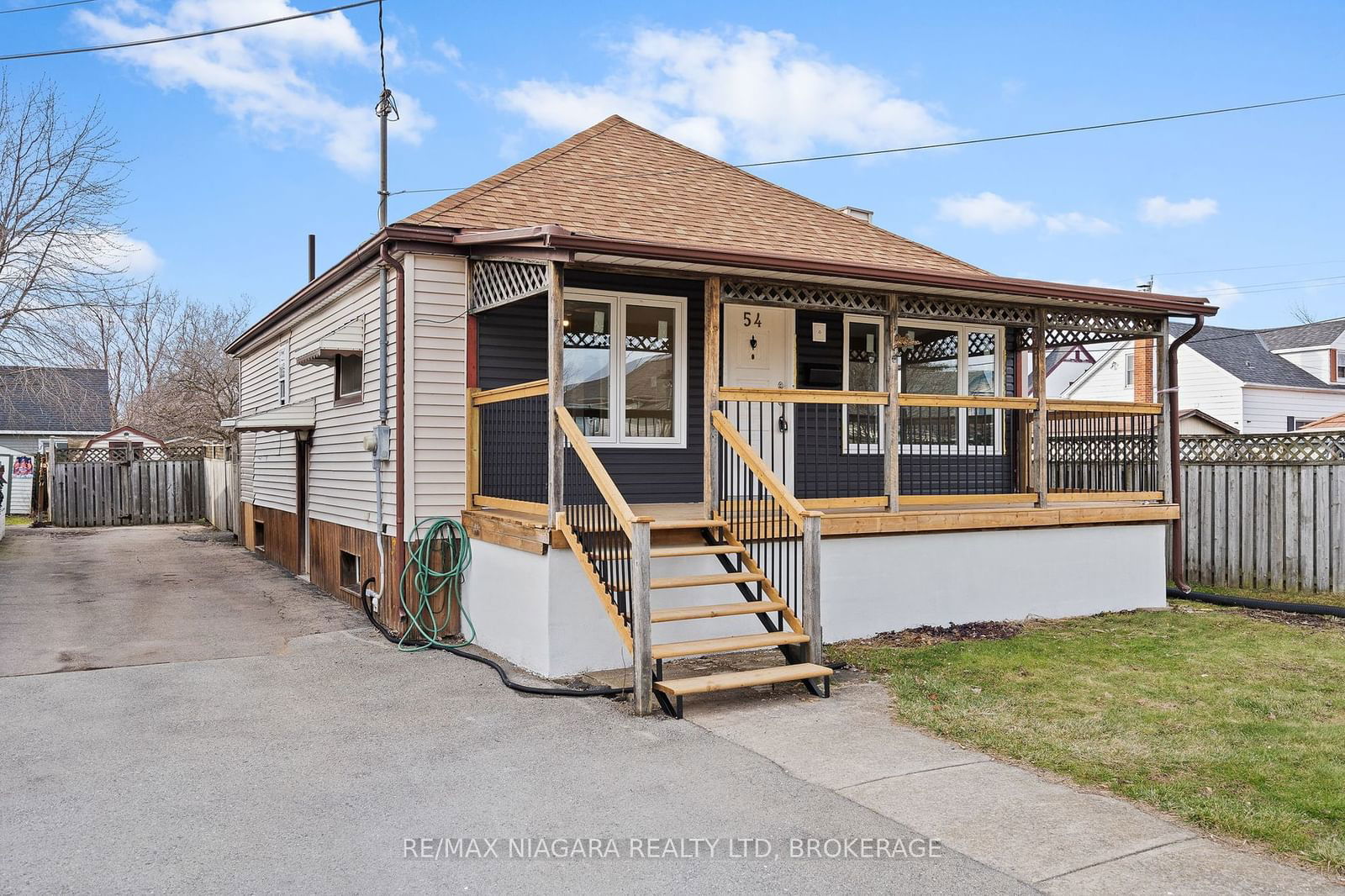 Detached House sold at 54 Elizabeth Street, Port Colborne, L3K 2B5 - MLS: X11909609